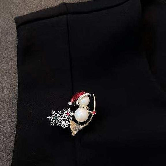 「Broom-Riding Snowman 」Brooch