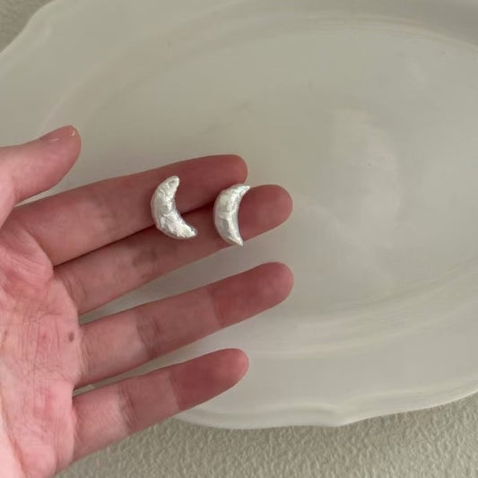 「 Crescent Whisper 」Earrings