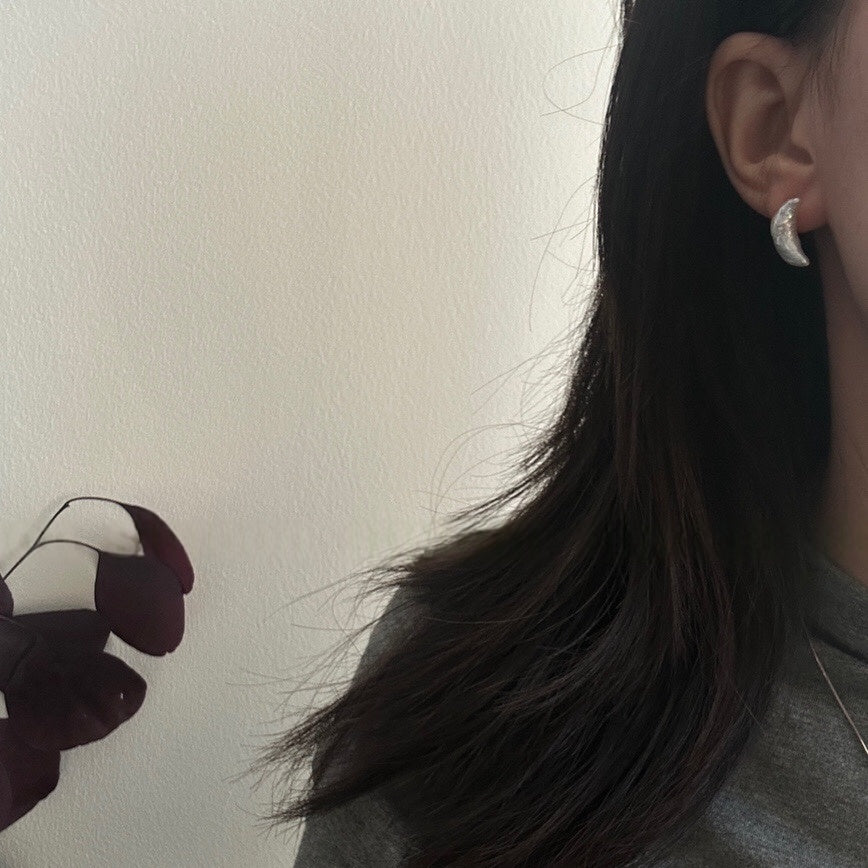「 Crescent Whisper 」Earrings