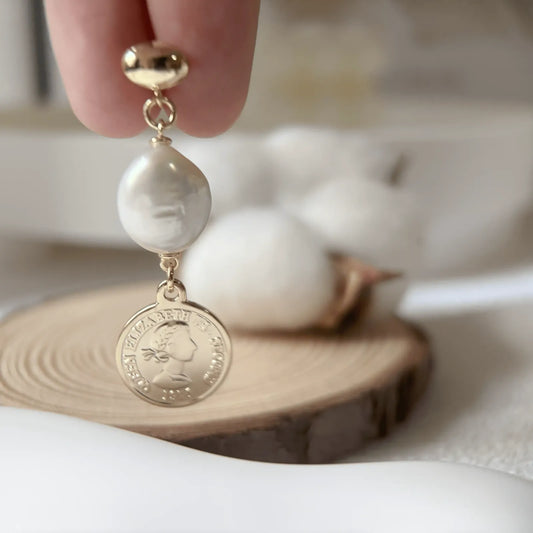 「 The Queen 」Earrings