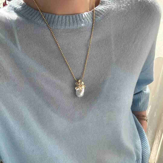 GOLDEN FLOWER LARGE BAROQUE PENDANT NECKLACE