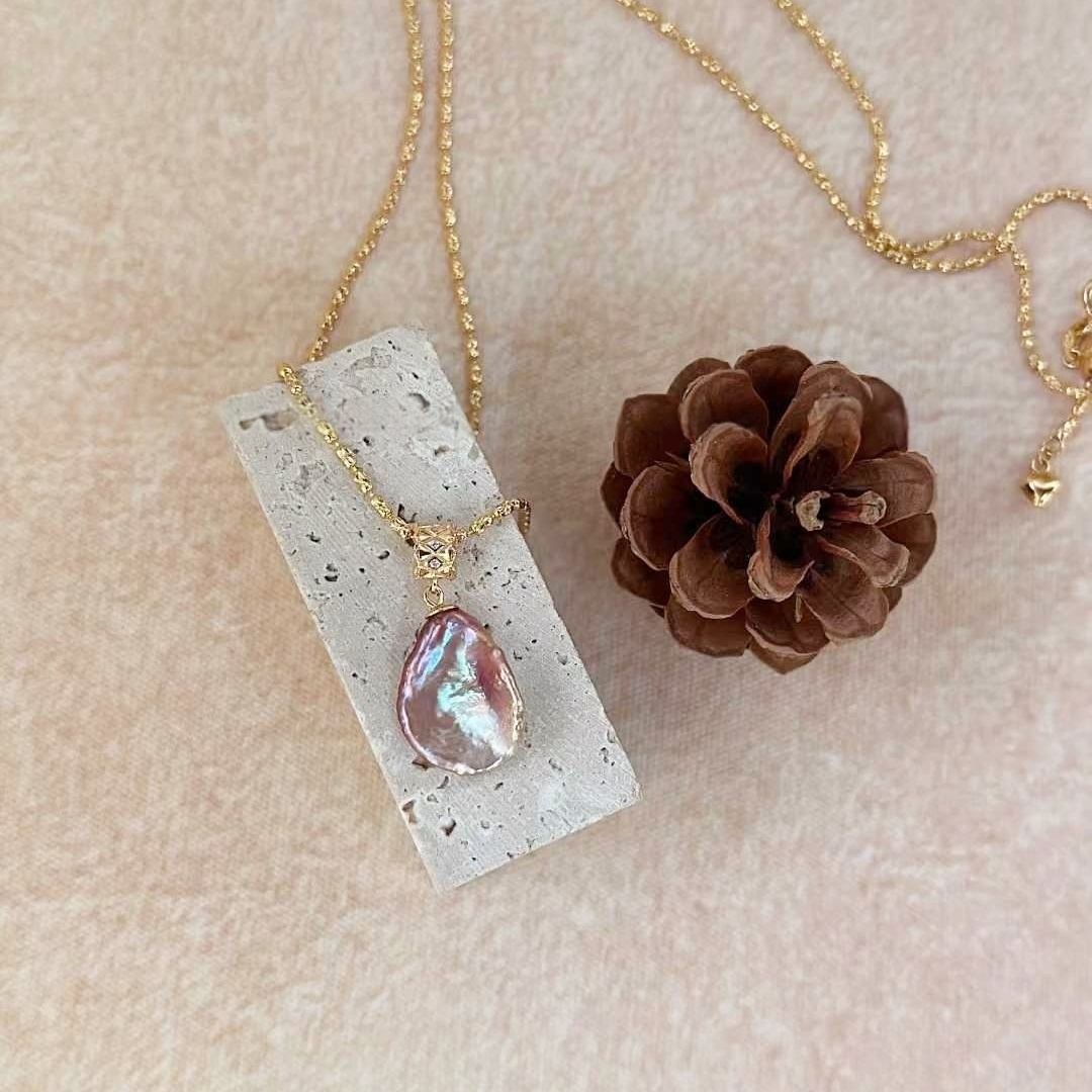 PURPLE ROBE BAROQUE PEARL NECKLACE