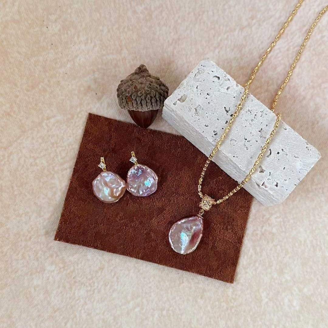 PURPLE ROBE PEARL EARRINGS