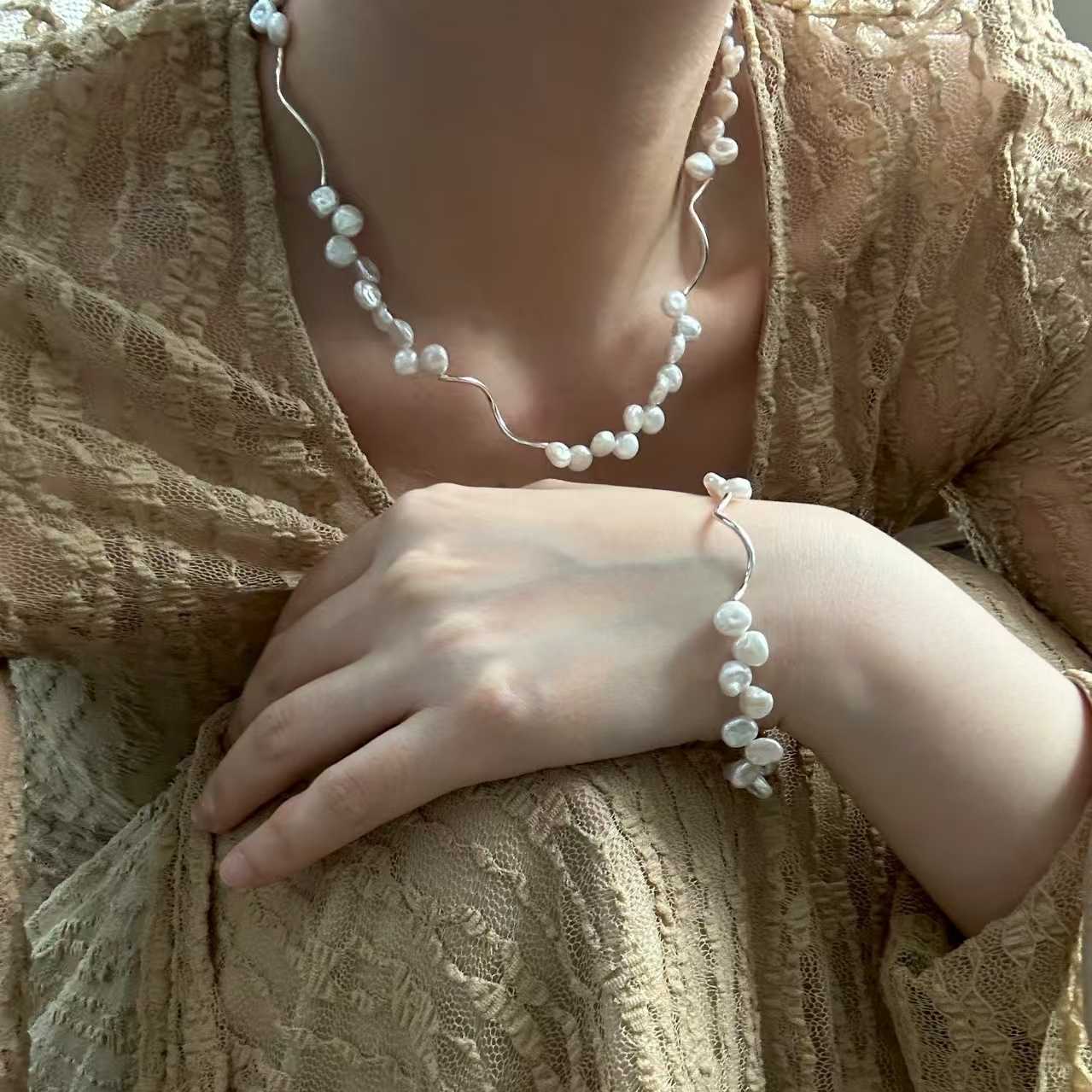 「 SWAY 」 NECKLACE