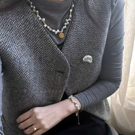 NATURAL BAROQUE PEARL BROOCH
