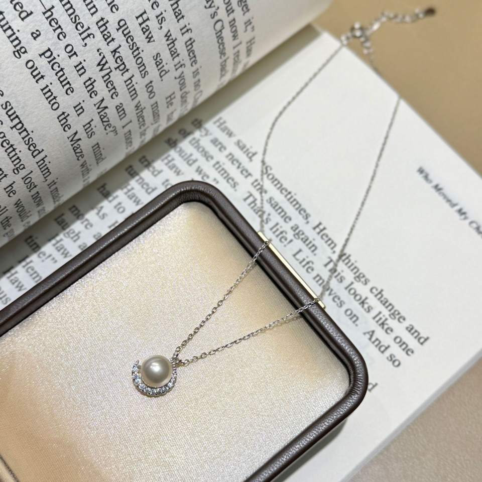 CRESCENT MOON EMBRACING PEARL NECKLACE