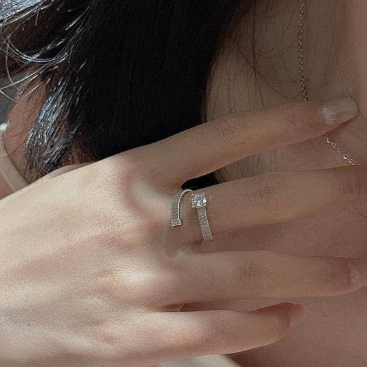 OPEN CROSS WIRE RING