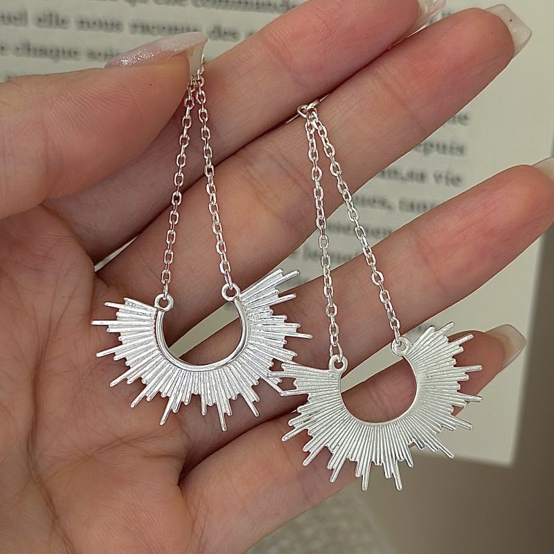 LONG FAN-SHAPED EARRINGS