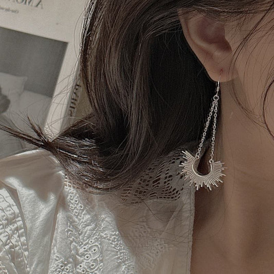 LONG FAN-SHAPED EARRINGS