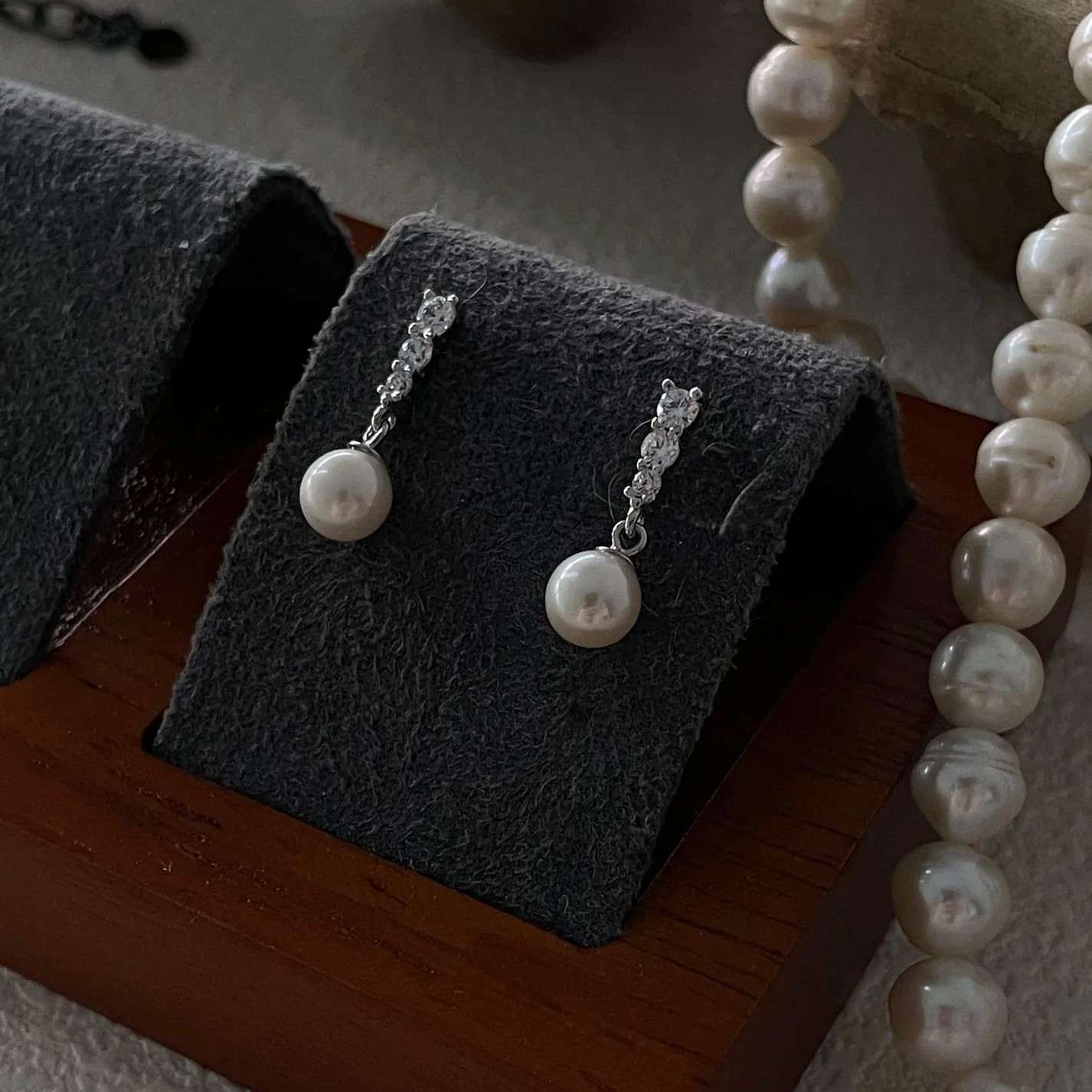 STARRY PEARL DROP EARRINGS