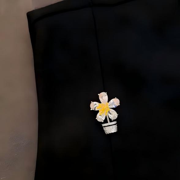 「 Petite Yellow Bloom 」Brooch