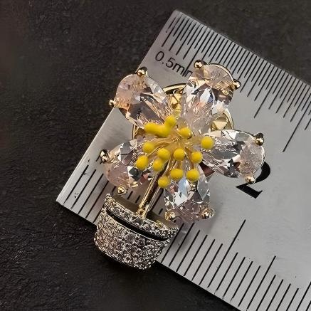 「 Petite Yellow Bloom 」Brooch