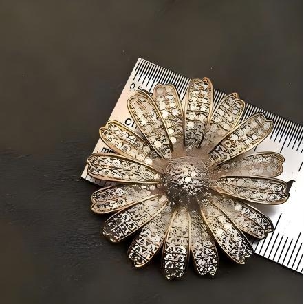 「 Daisy 」Brooch