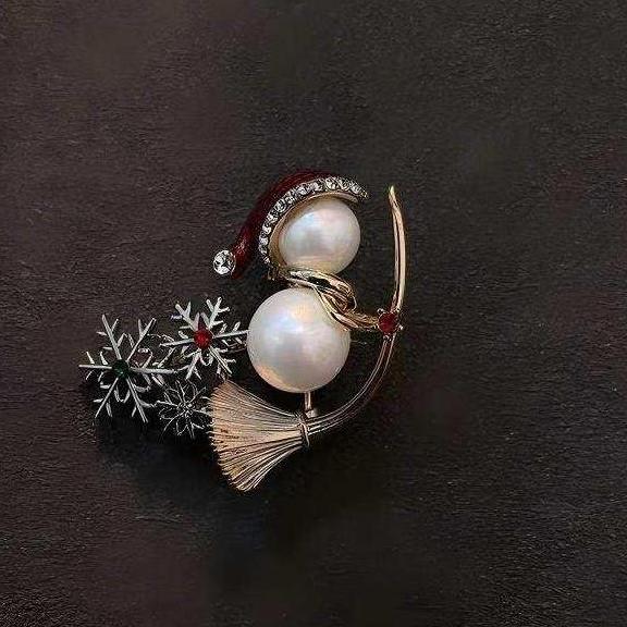 「Broom-Riding Snowman 」Brooch