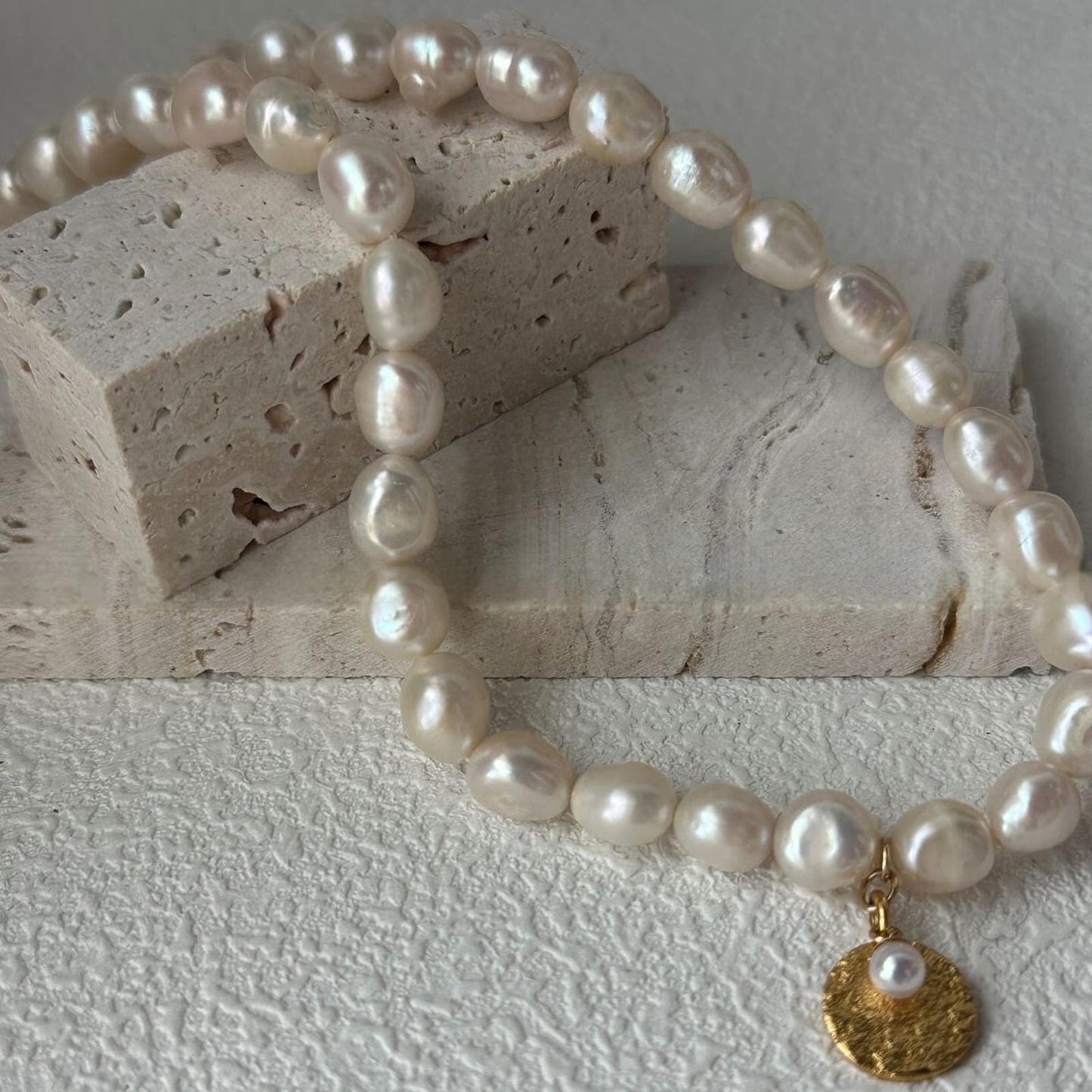 Round Golden Pendant Pearl Necklace