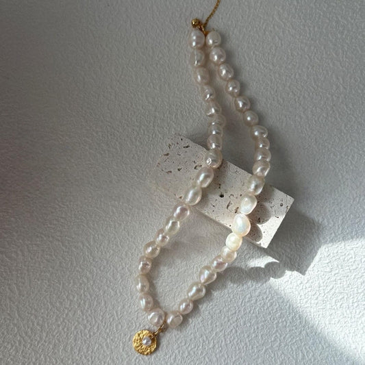 Round Golden Pendant Pearl Necklace