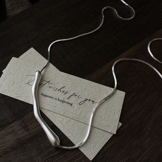 Irregular Curved Pendant Necklace