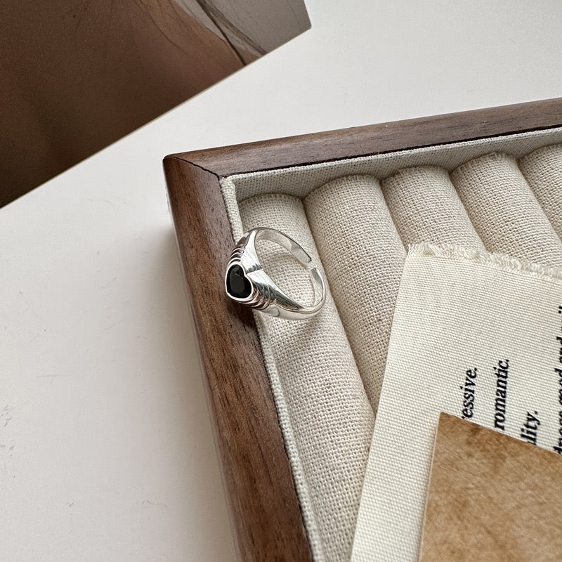 S925 Sterling Silver Black Heart-shaped Ring