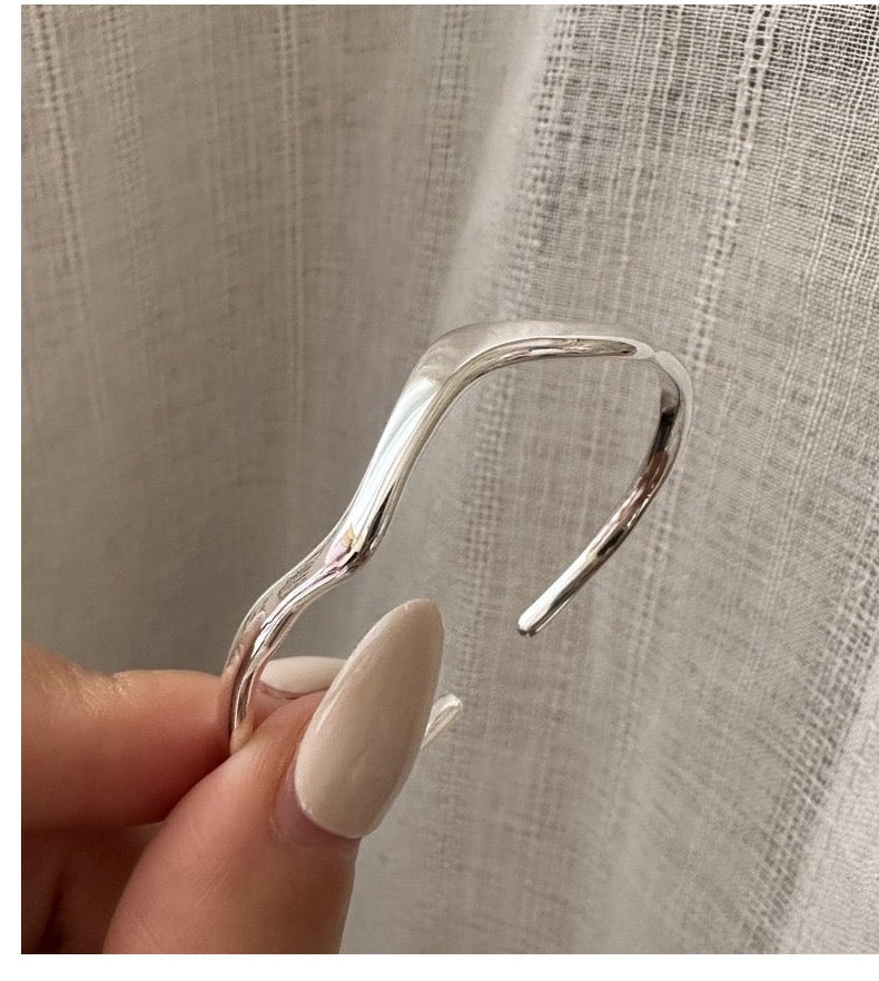 S925 Sterling Silver Smooth Wavy Bangle
