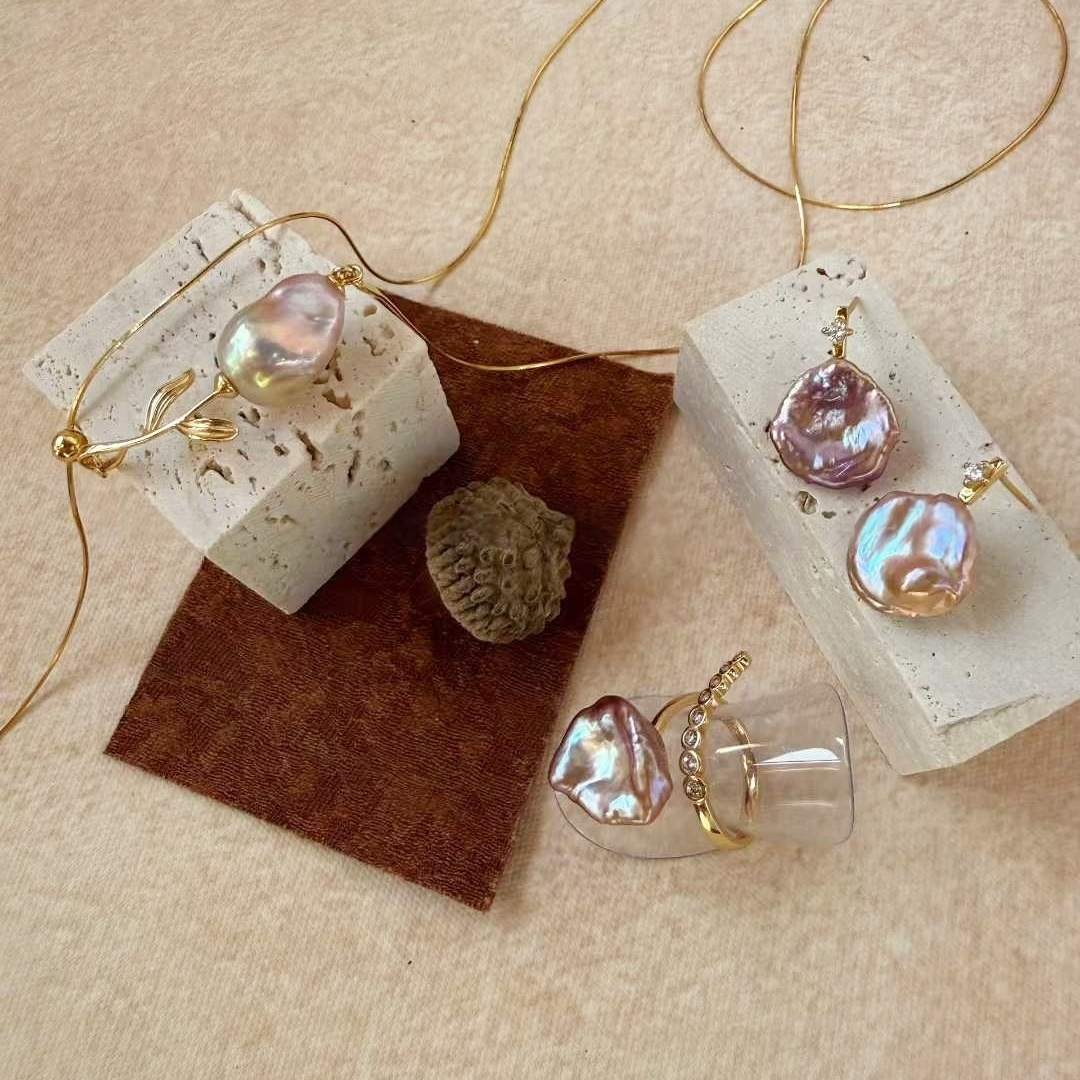 GOLDEN ROSE BAROQUE PEARL NECKLACE