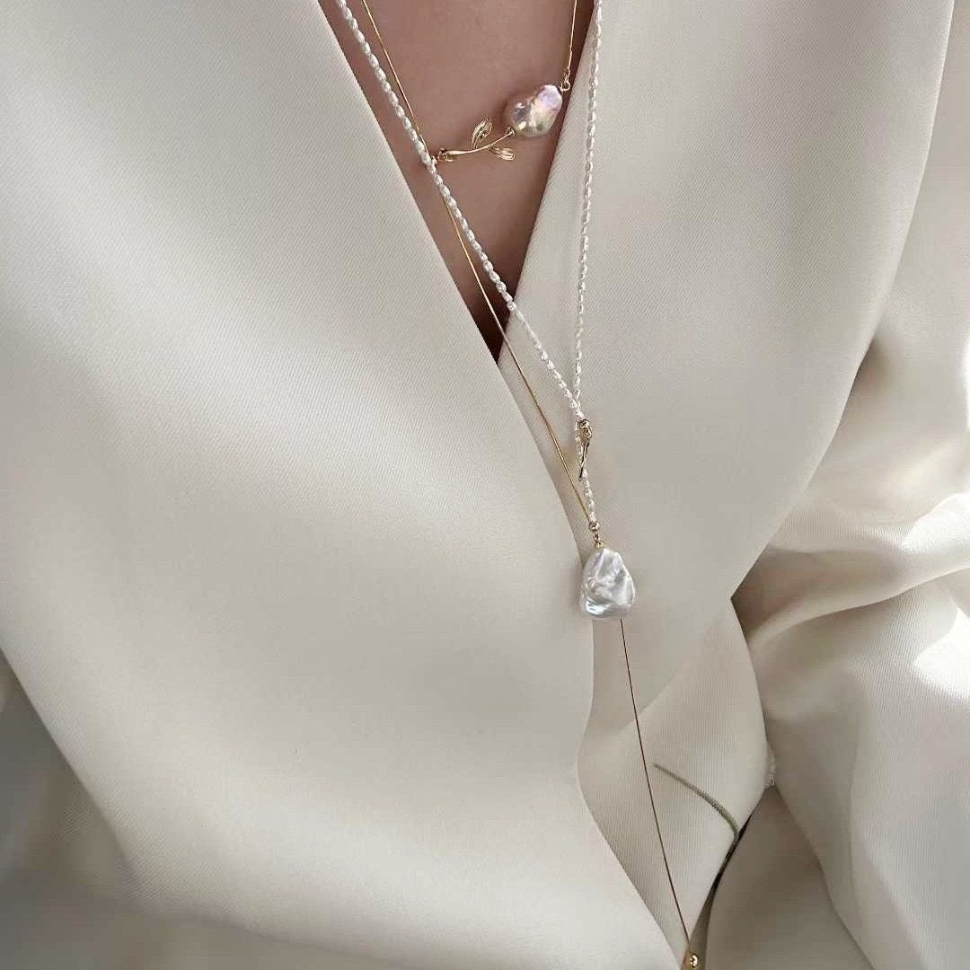 LARGE BAROQUE PENDANT Y-SHAPED NECKLACE