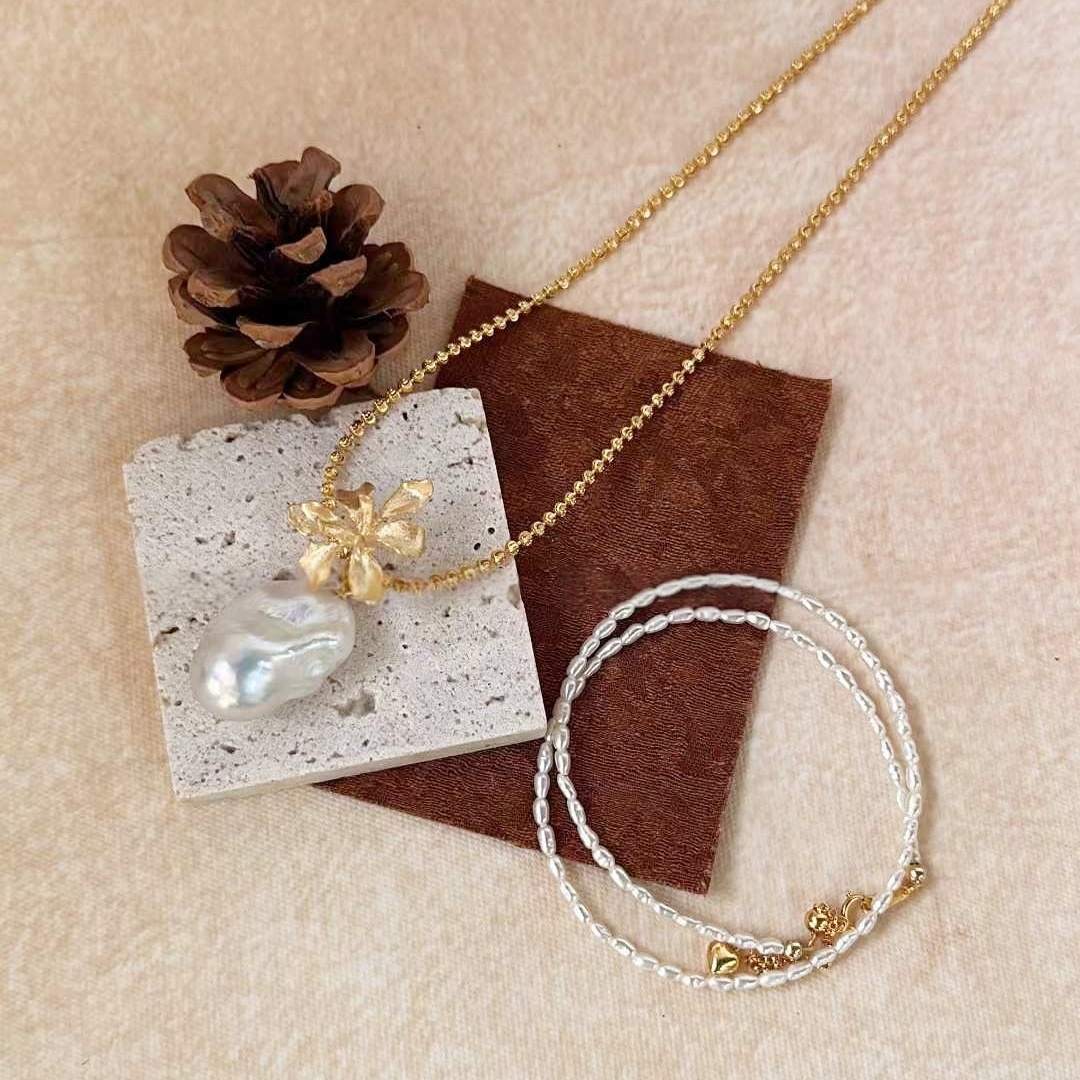 GOLDEN FLOWER LARGE BAROQUE PENDANT NECKLACE