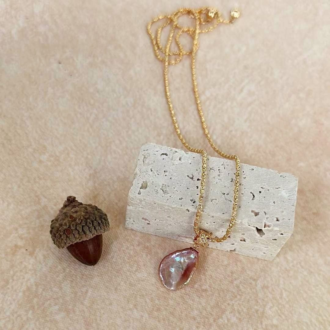 PURPLE ROBE BAROQUE PEARL NECKLACE