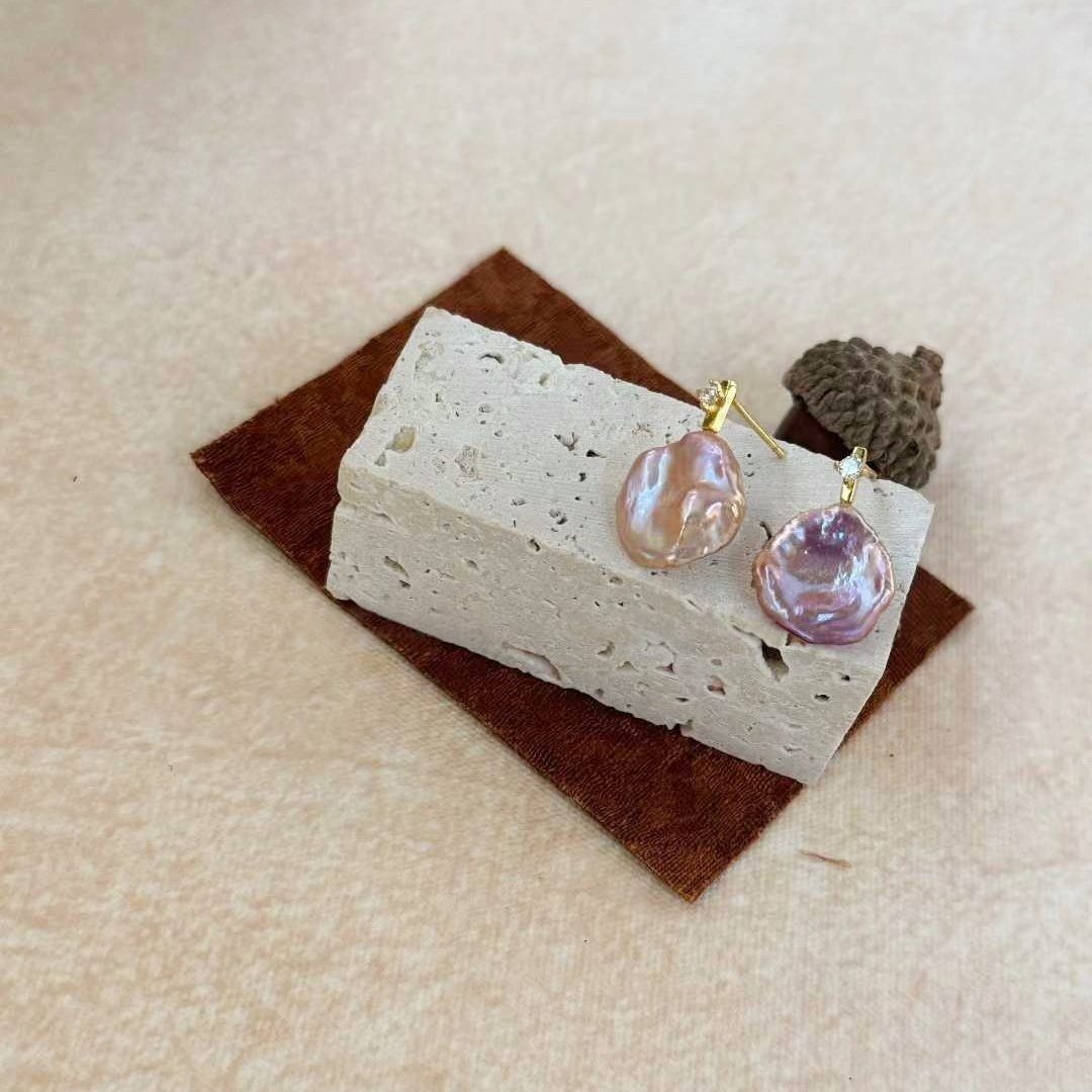 PURPLE ROBE PEARL EARRINGS