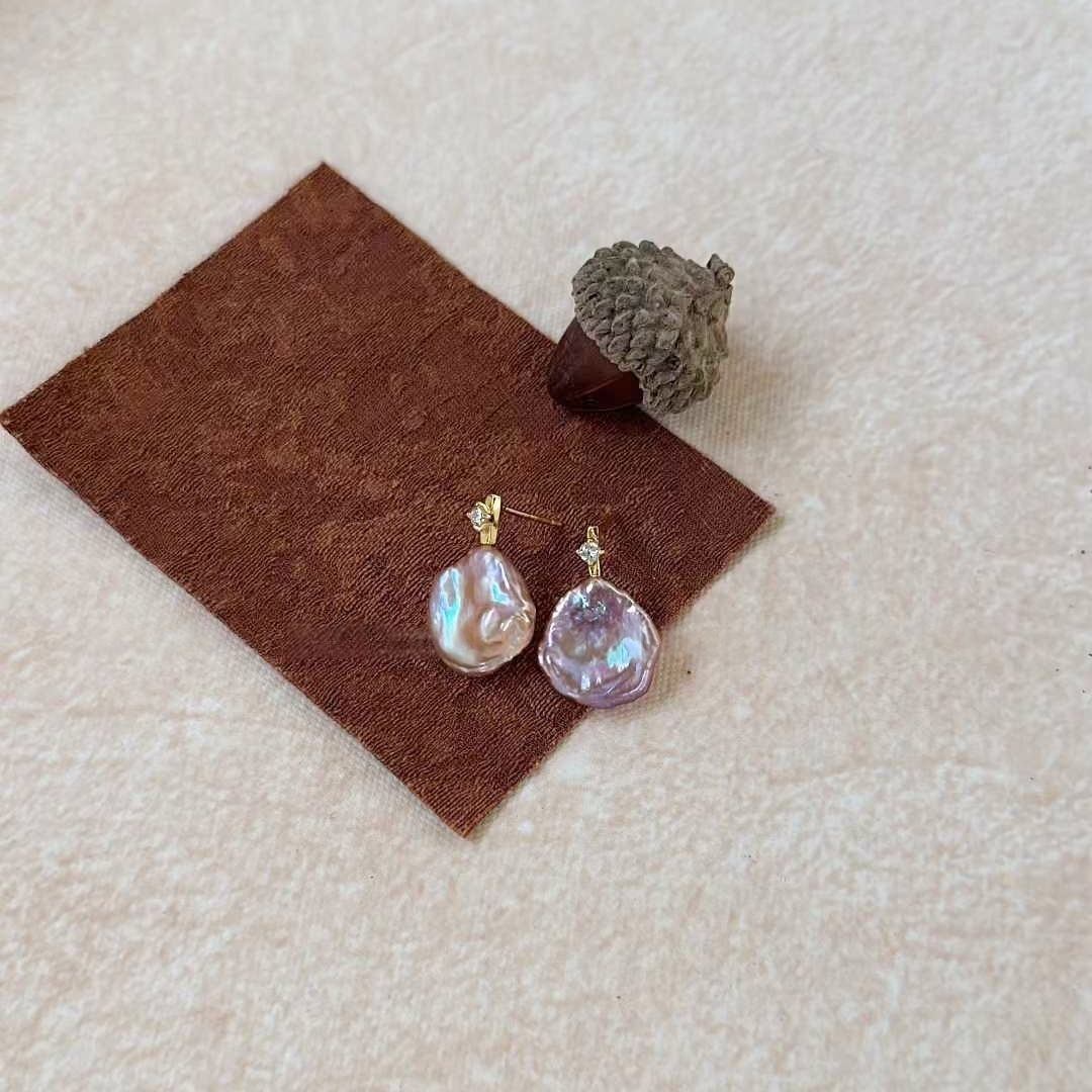 PURPLE ROBE PEARL EARRINGS