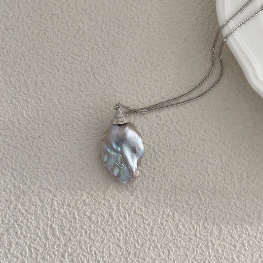 SMALL HAT GREY BAROQUE PEARL NECKLACE