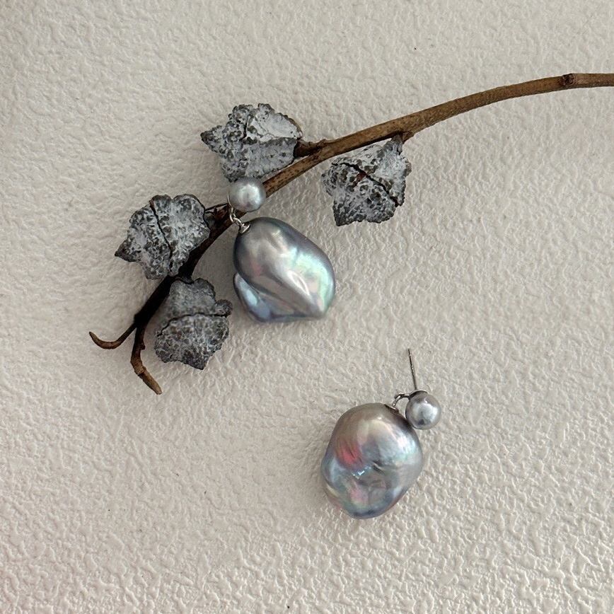 GREY BAROQUE DOUBLE-BEAD EARRINGS