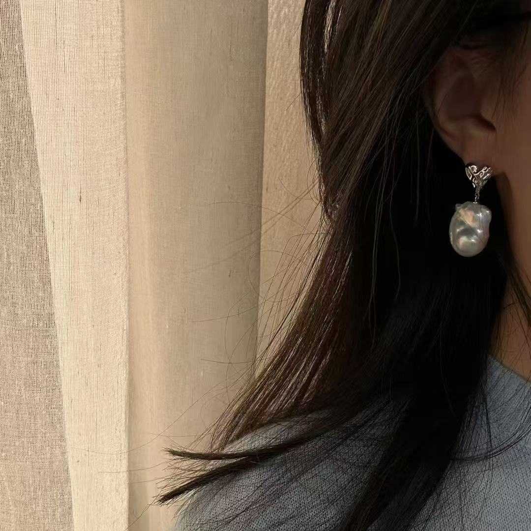 HEART LARGE BAROQUE EARRINGS