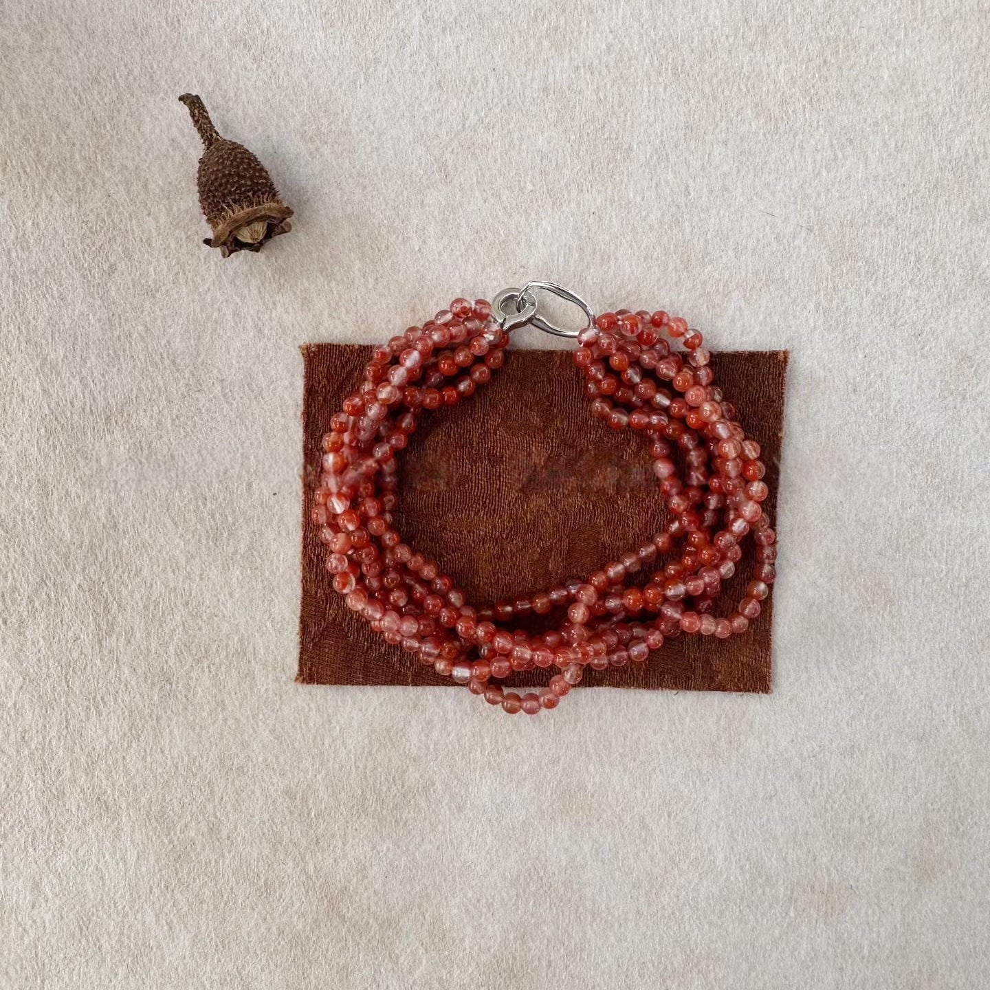 NATURAL NANHONG AGATE MULTI-STRAND BRACELET