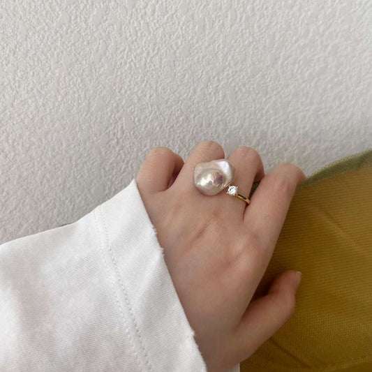VENUS BY THE MOON RING