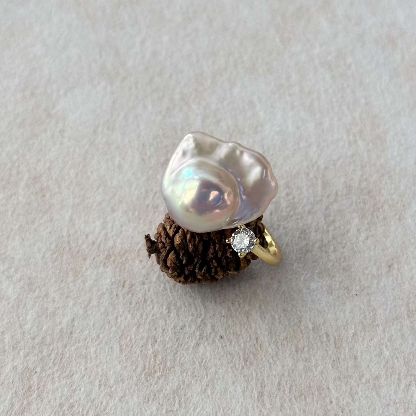 VENUS BY THE MOON RING