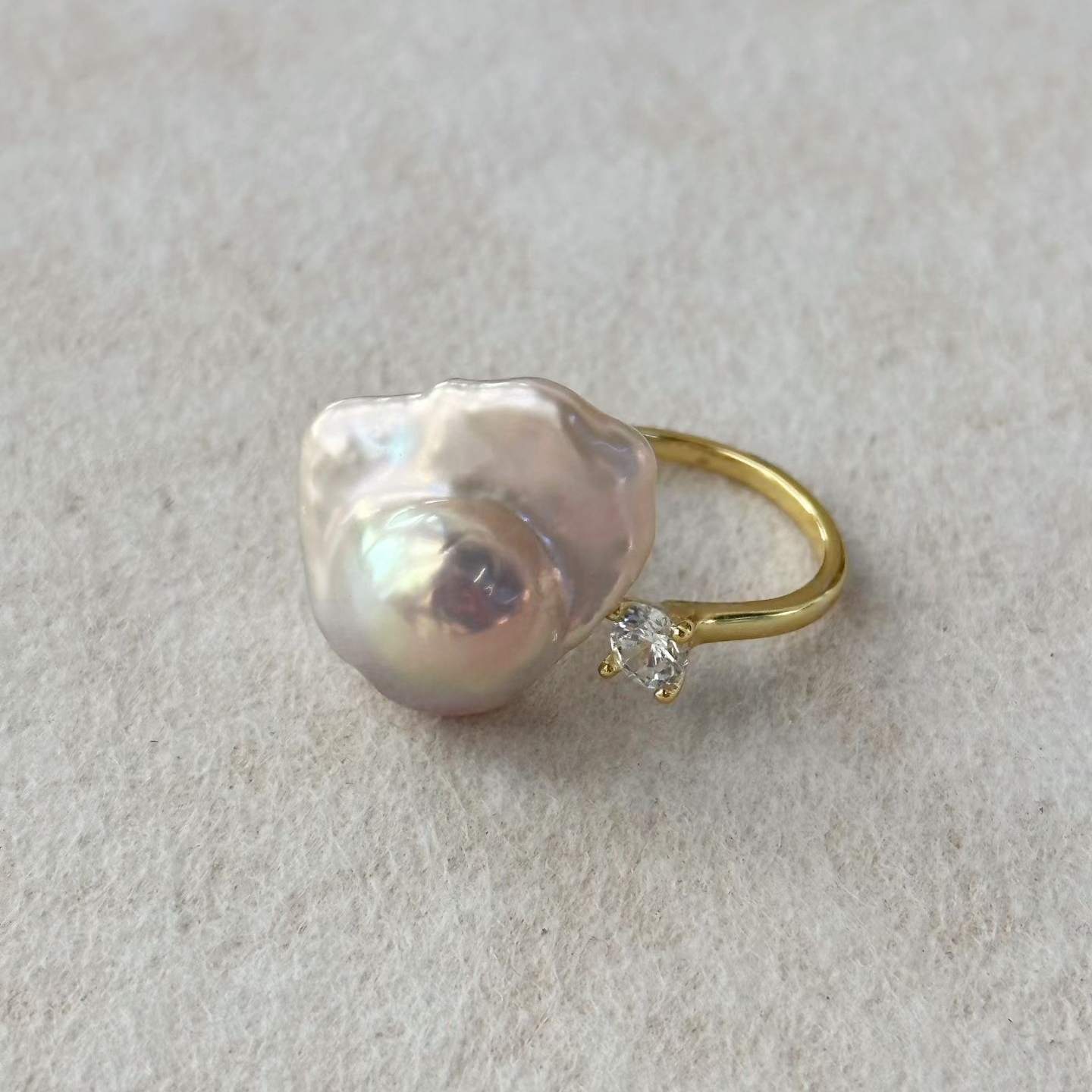 VENUS BY THE MOON RING