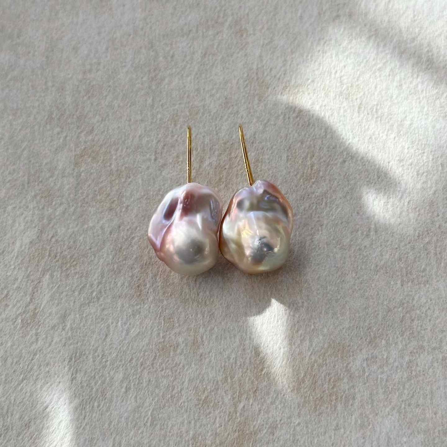 IRIDESCENT BAROQUE PEARL DROP EARRINGS
