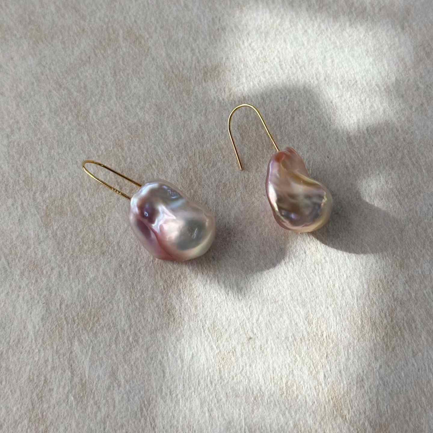 IRIDESCENT BAROQUE PEARL DROP EARRINGS