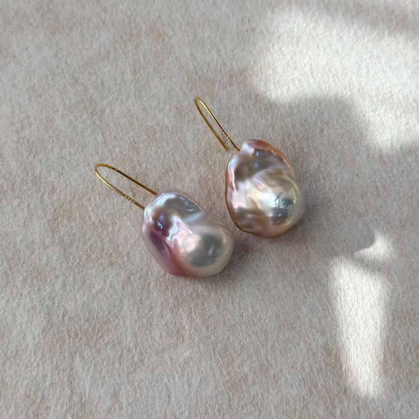 IRIDESCENT BAROQUE PEARL DROP EARRINGS