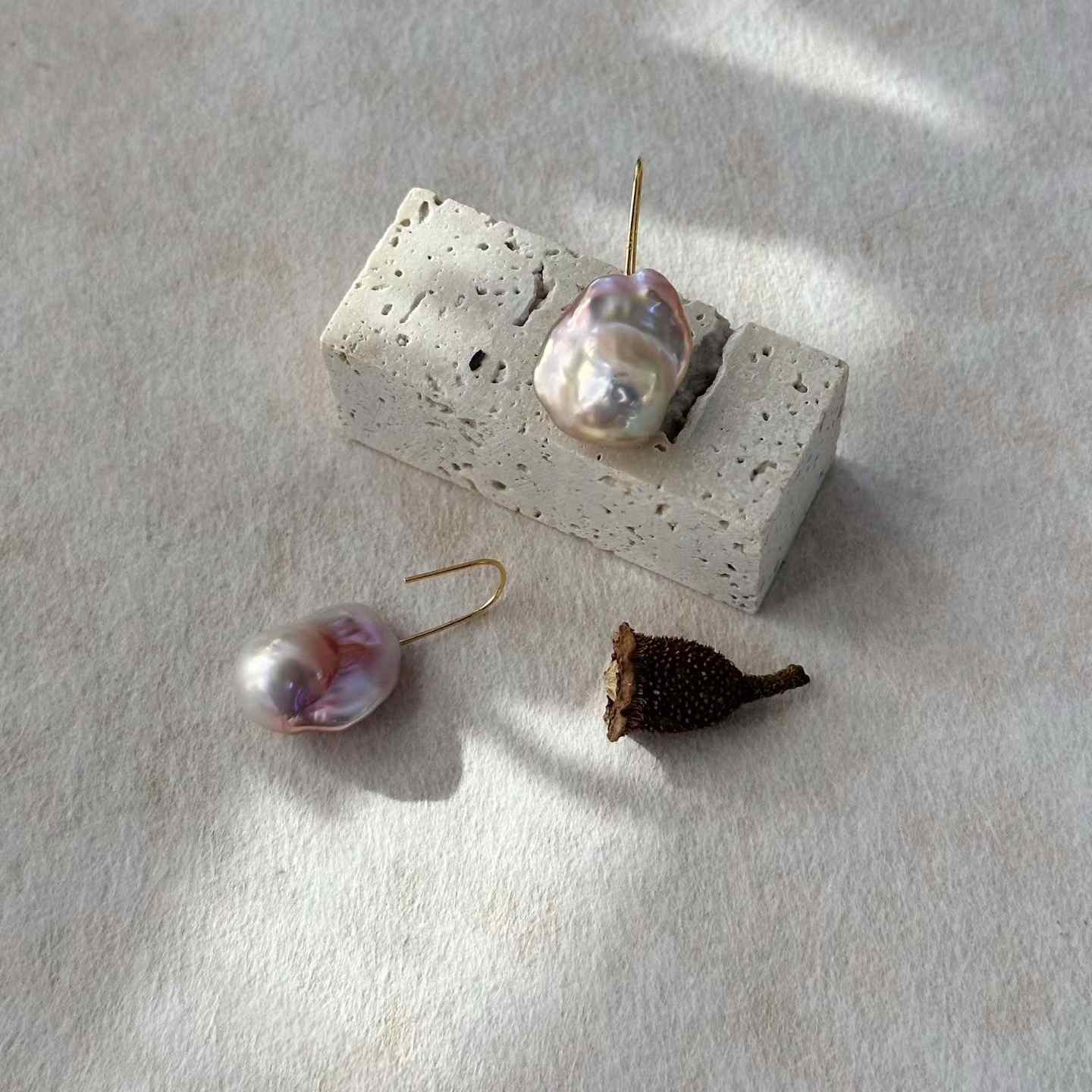 IRIDESCENT BAROQUE PEARL DROP EARRINGS