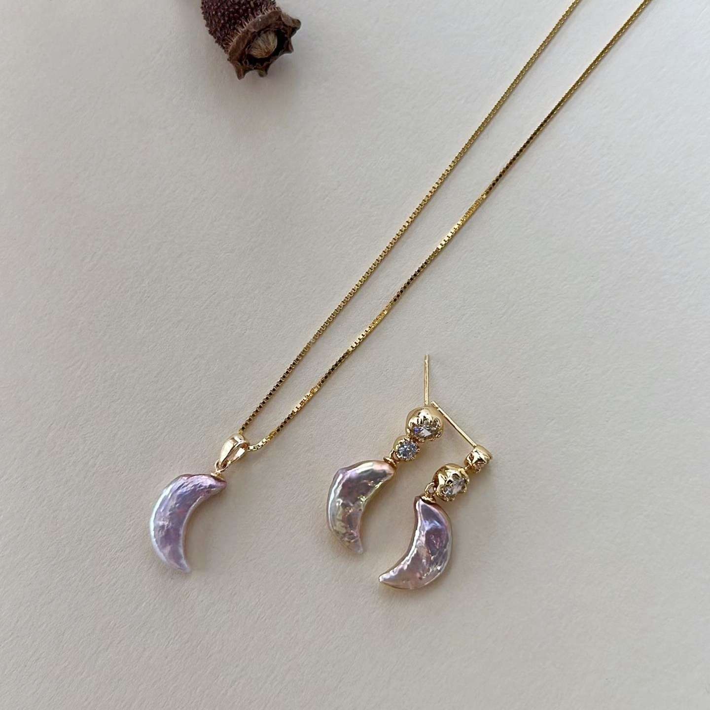 「 MOONBOW 」 NECKLACE