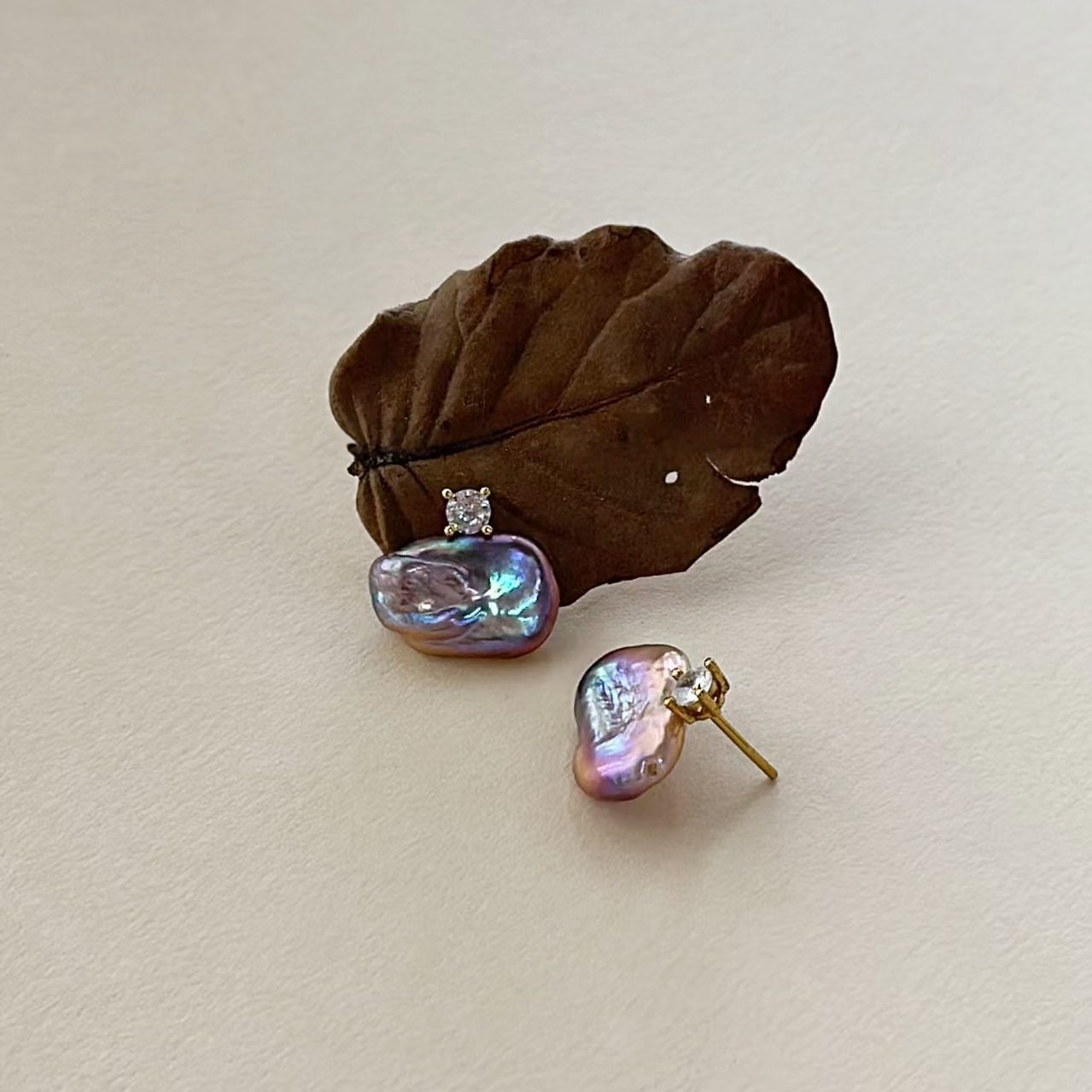 「 DUSK 」 STUD EARRINGS