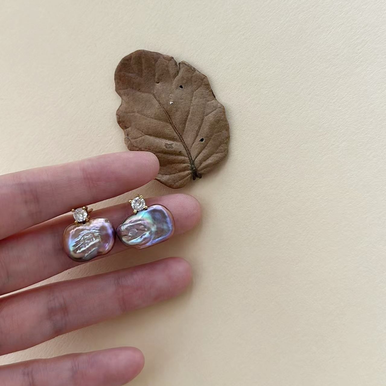 「 DUSK 」 STUD EARRINGS