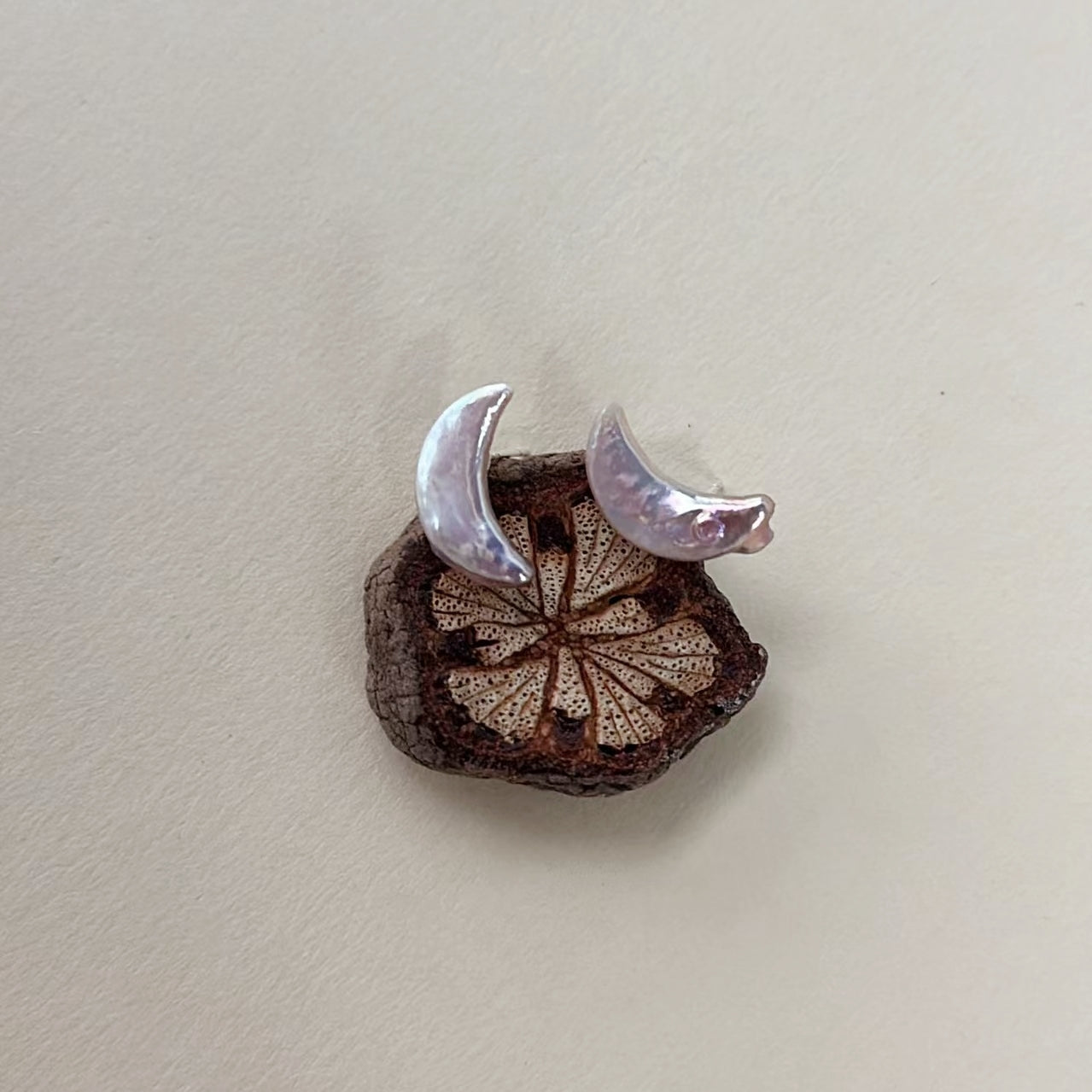 「 CRESCENT WHISPER 」EARRINGS