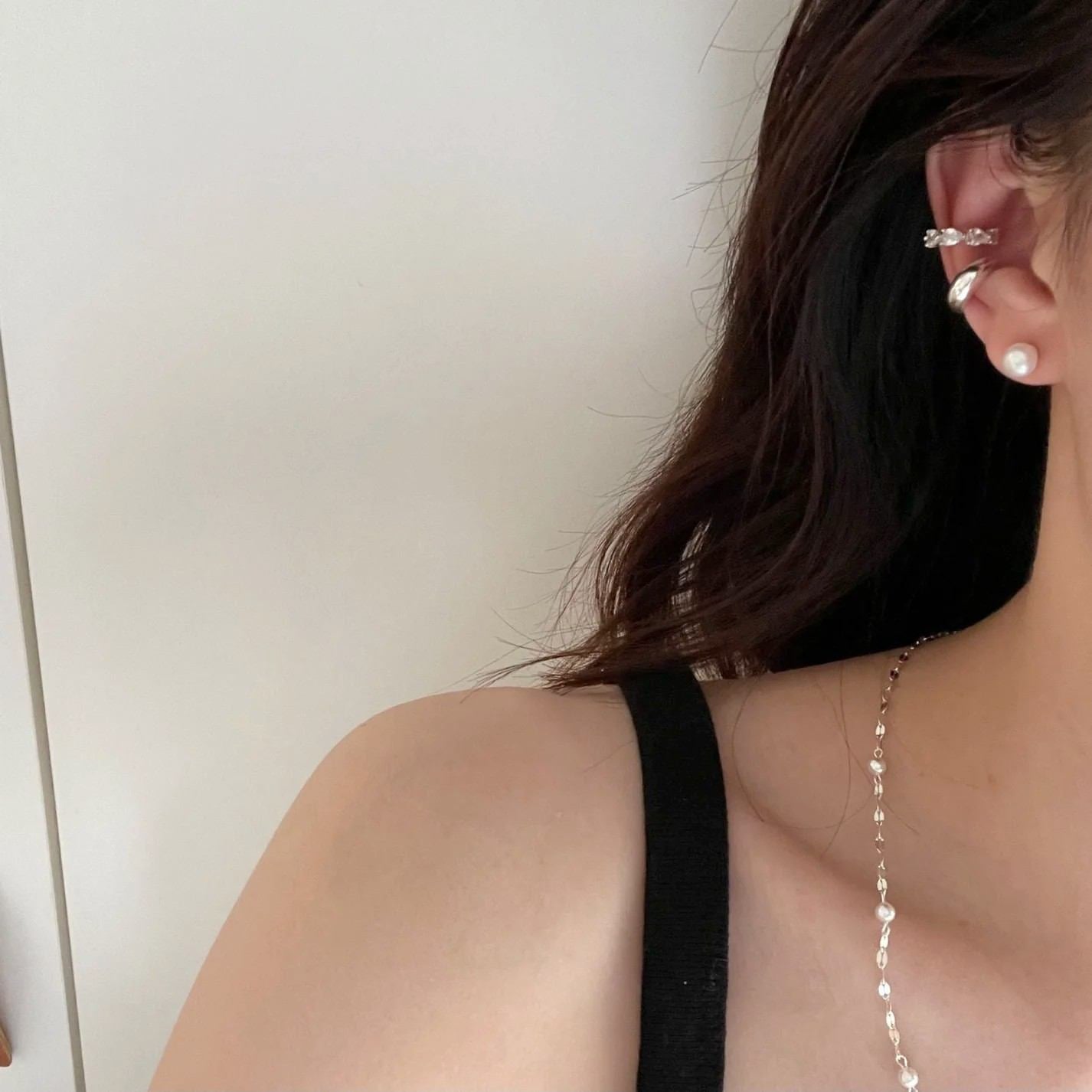 GLOW PEARL STUDS
