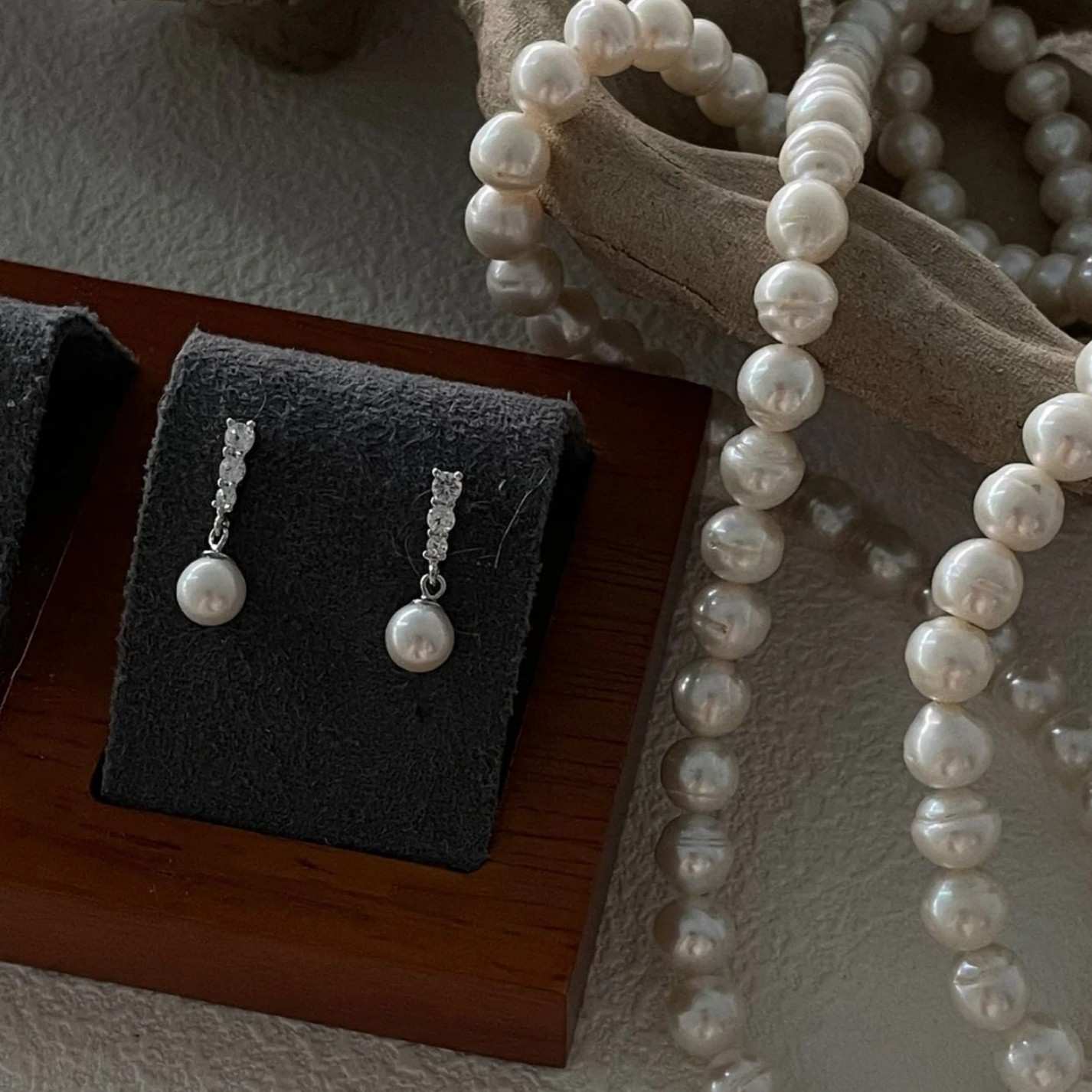 STARRY PEARL DROP EARRINGS