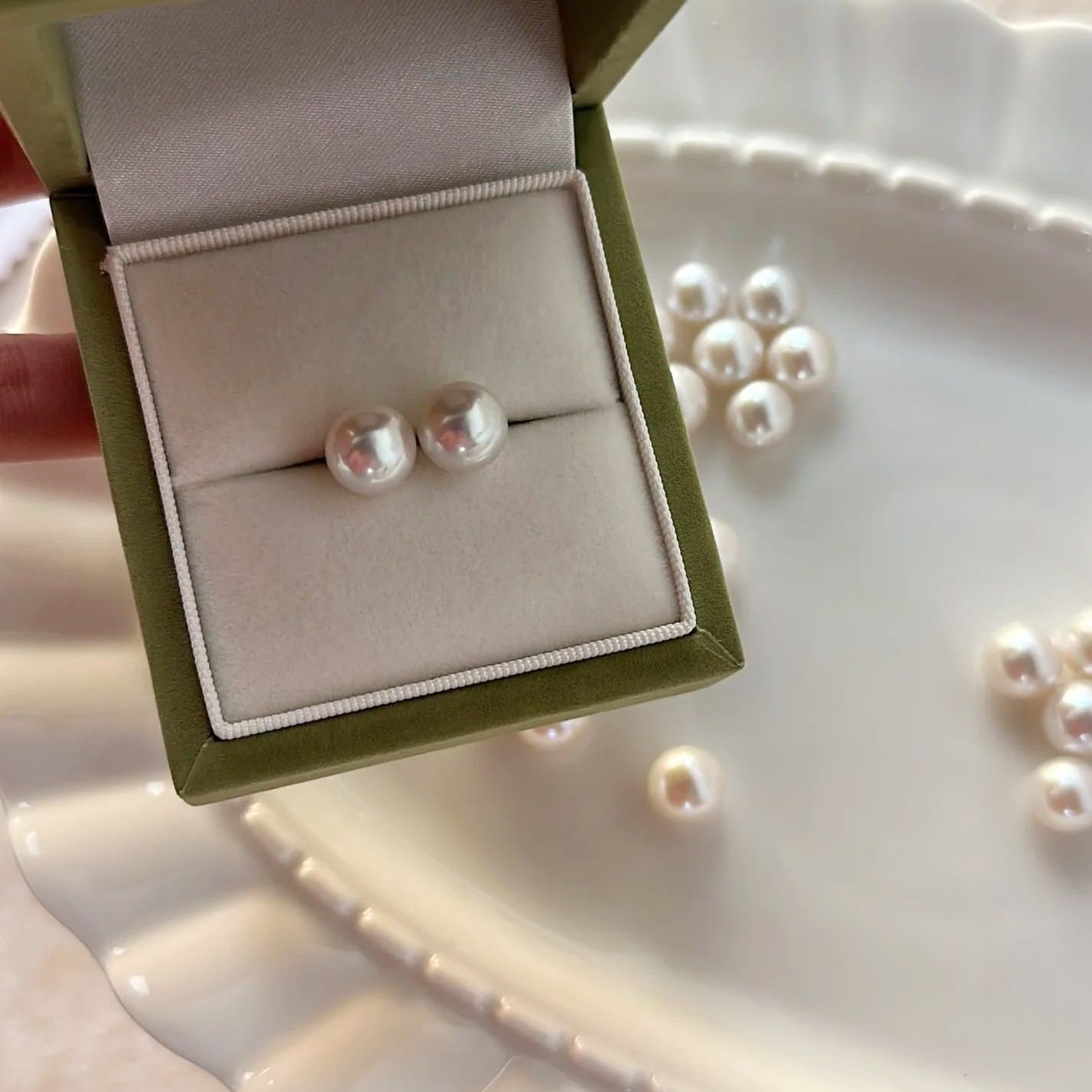 「 LUSTRE 」 STUD EARRINGS