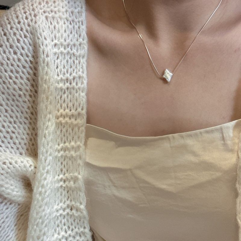 BAROQUE PEARL PENDANT NECKLACE