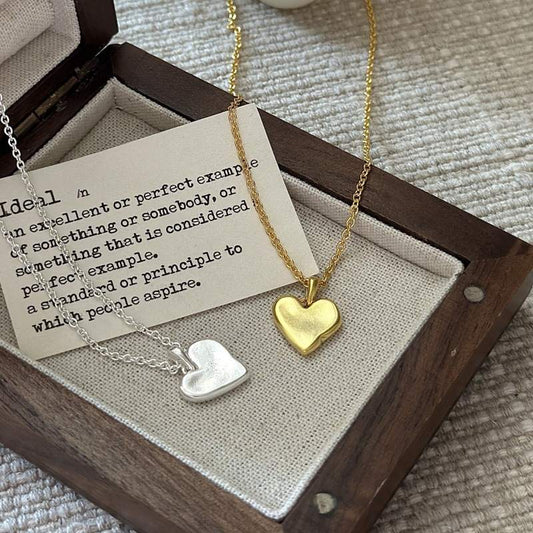 MATTE HEART PENDANT NECKLACE