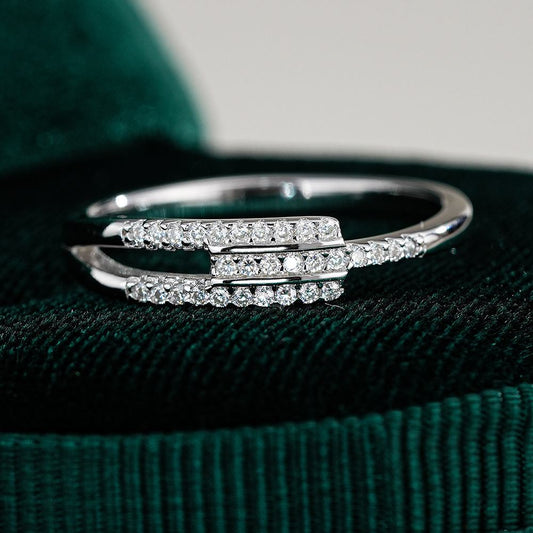 THREE-LINE INTERLOCK RING